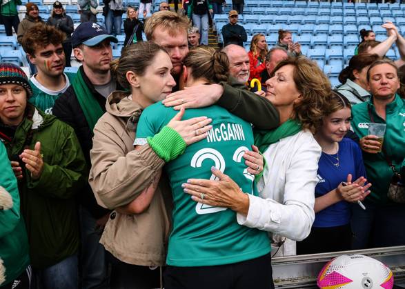2025 Women s Rugby World Cup Quarter-Final, Sandy Park, Exeter, England 14 9 2025 France vs Ireland Ireland s Anna McGann with her family after the game Anna McGann with her family after the game 14 9 2025 Copyright: x INPHO BenxBradyx BB3_7652