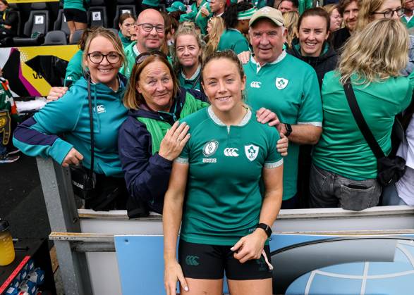 2025 Women s Rugby World Cup Quarter-Final, Sandy Park, Exeter, England 14 9 2025 France vs Ireland Ireland s Stacey Flood with her family after the game Stacey Flood with her family after the game 14 9 2025 Copyright: x INPHO BenxBradyx BB3_8118