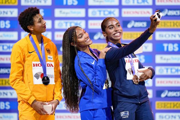 Athletics: World championships in Tokyo Bronze medalist Natalia Linares (R) of Colombia takes a selfie with gold medalist Tara Davis-Woodhall (C) of the United States and silver medalist Malaika Mihambo of Germany during a medal ceremony for the women s long jump event at the World Athletics Championships at the National Stadium in Tokyo on Sept. 15, 2025.  A14AA0004851329P