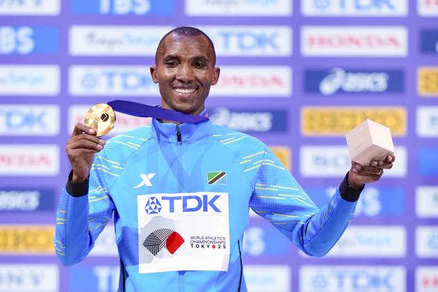 Athletics: World championships in Tokyo Gold medalist Alphonce Felix Simbu of Tanzania poses on the podium during the medal ceremony for the men s marathon at the World Athletics Championships at the National Stadium in Tokyo on Sept. 15, 2025.  A14AA0004851341P