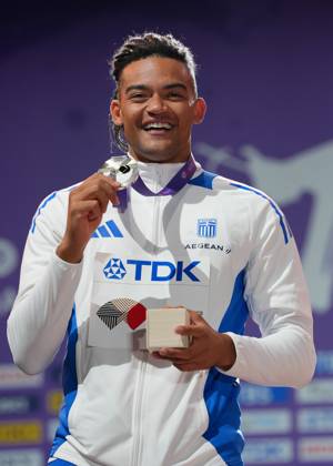(250916) -- TOKYO, Sept. 16, 2025 -- Silver medalist Emmanouil Karalis (L) of Greece poses during the men s pole vault awarding ceremony at the 2025 World Athletics Championships in Tokyo, Japan, Sept. 16, 2025. ) (SP)JAPAN-TOKYO-ATHLETICS-WORLD ATHLETICS CHAMPIONSHIPS-MEN S POLE VAULT-AWARDING CEREMONY JiangxHan 