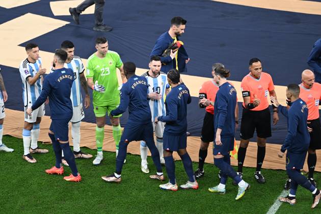 Argentina v France: FIFA World Cup, WM, Weltmeisterschaft, Fussball 2022 Final LUSAIL CITY, QATAR - DECEMBER 18: Players of Argentina and France shake hands ahead of the FIFA World Cup 2022 Final Match between Argentina and France at Lusail Stadium in Lusail City, Qatar on December 18, 2022. Qatar World. Editorial use only. Please get in touch for any other usage. Copyright: x2025xAnadoluxErcinxErtürkx