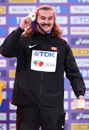 (250917) -- TOKYO, Sept. 17, 2025 -- Gold medalist Ethan Katzberg of Canada poses during the men s hammer throw awarding ceremony at the 2025 World Athletics Championships in Tokyo, Japan, Sept. 17, 2025. ) (SP)JAPAN-TOKYO-ATHLETICS-WORLD ATHLETICS CHAMPIONSHIPS-MEN S HAMMER THROW-AWARDING CEREMONY JiaxHaocheng 