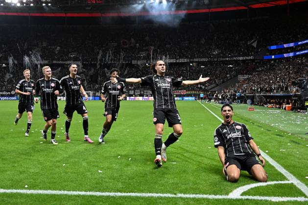 18.09.2025, xsltx, Fussball UEFA Champions League, Eintracht Frankfurt - Galatasaray SK Istanbul v.l. Torjubel nach dem Tor zum celebrating the goal celebrate 3:1 bei Arthur Theate (Eintracht Frankfurt) Nathaniel Brown (Eintracht Frankfurt) Fares Chaibi (Eintracht Frankfurt) Jonathan Jonny Burkardt (Eintracht Frankfurt) Robin Koch (Eintracht Frankfurt) (DFL DFB REGULATIONS PROHIBIT ANY USE OF PHOTOGRAPHS as IMAGE SEQUENCES and or QUASI-VIDEO) Frankfurt am Main