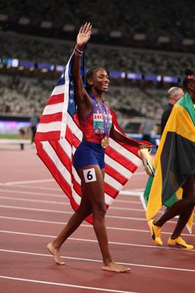 Day 7 - World Athletics Championships Tokyo 2025 Melissa Jefferson-Wooden of the USA celebrates with a Stars & Stripes after winning gold in the women s 200m final during the World Athletics Championships 2025 at the National Stadium in Tokyo, Japan, on September 19, 2025. Tokoyo Japan Copyright: xMIxNewsx originalFilename:fletcher-worldath250919_npZrS