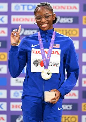(250920) -- TOKYO, Sept. 20, 2025 -- Gold medalist Melissa Jefferson-Wooden of the United States poses during the awarding ceremony of the women s 200m at the 2025 World Athletics Championships in Tokyo, Japan, Sept. 20, 2025. ) (SP)JAPAN-TOKYO-ATHLETICS-WORLD ATHLETICS CHAMPIONSHIPS-WOMEN S 200M-AWARDING CEREMONY JiangxHan 