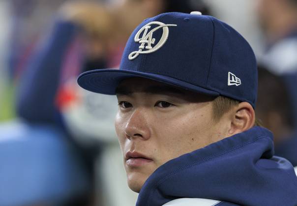 September 20, 2025, Los Angeles, California, USA: Yoshinobu Yamamoto 18 of the Los Angeles Dodgers during their regular season MLB, Baseball Herren, USA game against the San Francisco Giants on Saturday September 20, 2025 at Dodger Stadium in Los Angeles, California. Dodgers defeat Giants, 7-5. JAVIER ROJAS PI Los Angeles USA - ZUMAp124 20250920_zaa_p124_037 Copyright: xJavierxRojasx