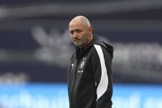 Co-Trainer Oliver Neuville (Borussia Mönchengladbach) schaut waehrend des spiels der Bundesliga zwischen Bayer 04 Leverkusen und Borussia Mönchengladbach, BayArena am 21. September 2025 in Leverkusen, Deutschland. (Foto von Oliver Kaelke DeFodi Images) +++ Co-Trainer Oliver Neuville (Borussia Mönchengladbach) looks on during the Bundesliga match between Bayer 04 Leverkusen and Borussia Mönchengladbach at BayArena on September 21, 2025 in Leverkusen, Germany. (Photo by Oliver Kaelke DeFodi Images) DFL regulations prohibit any use of photographs as image sequences and or quasi-video. (Photo by Oliver Kaelke DeFodi Images) Co Trainer Oliver Neuville Borussia Mönchengladbach looks on during the Bundesliga match between Bayer 04 Leverkusen and Borussia Mönchengladbach, BayArena on September 21, 2025 in Leverkusen, Germany Photo by Oliver Kaelke DeFodi Images Co Trainer Oliver Neuville Borussia Mönchengladbach looks on during the Bundesliga match between Bayer 04 Leverkusen and Borussia Mönchengladbach at BayArena on September 21, 2025 in Leverkusen, Germany Photo by Oliver Kaelke DeFodi Images DFL regulations prohibit any use of photographs as image sequences and or quasi video Photo by Oliver Kaelke DeFodi Images