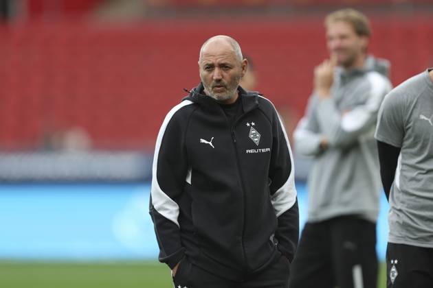 Co-Trainer Oliver Neuville (Borussia Mönchengladbach) schaut waehrend des spiels der Bundesliga zwischen Bayer 04 Leverkusen und Borussia Mönchengladbach, BayArena am 21. September 2025 in Leverkusen, Deutschland. (Foto von Oliver Kaelke DeFodi Images) +++ Co-Trainer Oliver Neuville (Borussia Mönchengladbach) looks on during the Bundesliga match between Bayer 04 Leverkusen and Borussia Mönchengladbach at BayArena on September 21, 2025 in Leverkusen, Germany. (Photo by Oliver Kaelke DeFodi Images) DFL regulations prohibit any use of photographs as image sequences and or quasi-video. (Photo by Oliver Kaelke DeFodi Images) Co Trainer Oliver Neuville Borussia Mönchengladbach looks on during the Bundesliga match between Bayer 04 Leverkusen and Borussia Mönchengladbach, BayArena on September 21, 2025 in Leverkusen, Germany Photo by Oliver Kaelke DeFodi Images Co Trainer Oliver Neuville Borussia Mönchengladbach looks on during the Bundesliga match between Bayer 04 Leverkusen and Borussia Mönchengladbach at BayArena on September 21, 2025 in Leverkusen, Germany Photo by Oliver Kaelke DeFodi Images DFL regulations prohibit any use of photographs as image sequences and or quasi video Photo by Oliver Kaelke DeFodi Images
