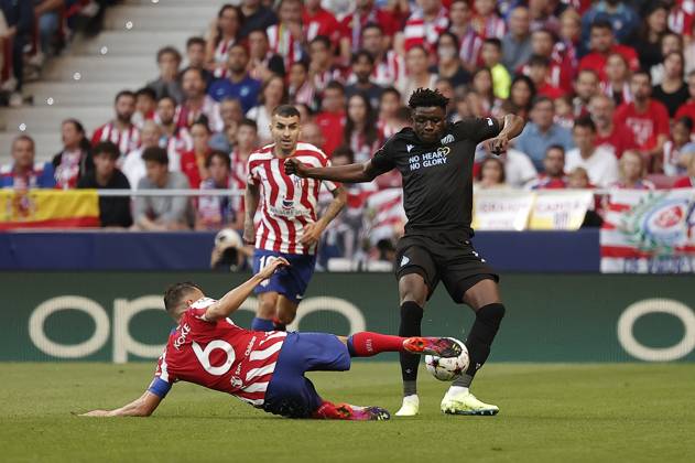 Atletico Madrid v Club Brugge - UEFA Champions League MADRID, SPAIN - OCTOBER 12: Atletico Madrid s player Koke (6) in action against Loubadhe Abakar Sylla (R) of Club Brugge during the UEFA Champions League Group B football match between Atletico Madrid and Club Brugge at Civitas Metropolitano Stadium in Madrid, Spain on October 12, 2022. Madrid Spain. Editorial use only. Please get in touch for any other usage.  Copyright: x2025xAnadoluxBurakxAkbulutx