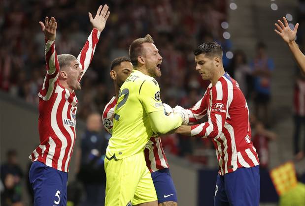 Atletico Madrid v Club Brugge - UEFA Champions League MADRID, SPAIN - OCTOBER 12: Alvaro Morata (R) and Rodrigo de Paul (L) of Atletico Madrid argue with Simon Mignolet of Club Brugge during the UEFA Champions League Group B football match between Atletico Madrid and Club Brugge at Civitas Metropolitano Stadium in Madrid, Spain on October 12, 2022. Madrid Spain. Editorial use only. Please get in touch for any other usage.  Copyright: x2025xAnadoluxBurakxAkbulutx