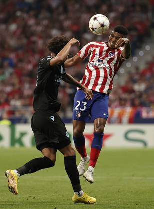 Atletico Madrid v Club Brugge - UEFA Champions League MADRID, SPAIN - OCTOBER 12: Atletico Madrid s player Reinildo Mandava (R) in action against Tajon Buchanan (L) of Club Brugge during the UEFA Champions League Group B football match between Atletico Madrid and Club Brugge at Civitas Metropolitano Stadium in Madrid, Spain on October 12, 2022. Madrid Spain. Editorial use only. Please get in touch for any other usage.  Copyright: x2025xAnadoluxBurakxAkbulutx