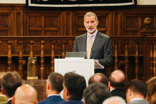 The King Presents The V Edition Of The camino Real Award To Rafael Nadal?????????????? MADRID, SPAIN - SEPTEMBER 20: (----EDITORIAL USE ONLY – MANDATORY CREDIT - ROYAL PALACE OF SPAIN HANDOUT - NO MARKETING NO ADVERTISING CAMPAIGNS - DISTRIBUTED AS A SERVICE TO CLIENTS----) King Felipe VI speaks at the presentation of the 5th edition of the Camino Real Award , at the Paraninfo of the University of Alcala, on 20 September, 2022 in Alcala de Henares, Madrid, Spain. The Camino Real Award has been granted by the Franklin Institute of the University of Alcala, which recognizes the professional work of Spaniards who in an outstanding and exemplary way project and enhance the positive image of Spain in the United States. The projection of the image of Spain in North America by the tennis player, means his triumph in the US Open (2019), as well as in previous editions of 2010, 2013, 2017 and in other tournaments played in North America. In addition, it is worth mentioning his personal involvement in different social actions from the Rafael Nadal Foundation, which integrates vulnerable minors or young people with intellectual disabilities. Madrid Spain. Editorial use only. Please get in touch for any other usage. Copyright: x2025xAnadoluxRoyalxPalacexofxSpainx