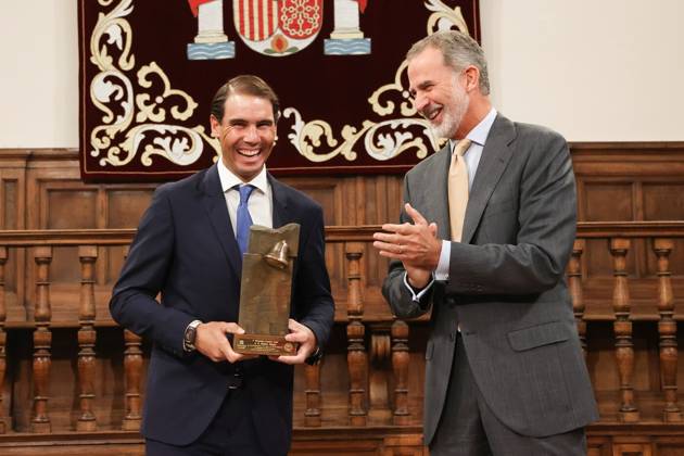 The King Presents The V Edition Of The camino Real Award To Rafael Nadal?????????????? MADRID, SPAIN - SEPTEMBER 20: (----EDITORIAL USE ONLY – MANDATORY CREDIT - ROYAL PALACE OF SPAIN HANDOUT - NO MARKETING NO ADVERTISING CAMPAIGNS - DISTRIBUTED AS A SERVICE TO CLIENTS----) King Felipe VI (R) presents the Camino Real Award to tennis player Rafael Nadal (L), during its fifth edition, at the auditorium of the University of Alcala, on 20 September, 2022 in Alcala de Henares, Madrid, Spain. The Camino Real award has been granted by the Franklin Institute of the University of Alcala, which recognizes the professional work of Spaniards who in an outstanding and exemplary way project and enhance the positive image of Spain in the United States. The projection of the image of Spain in North America by the tennis player, means his triumph in the US Open (2019), as well as in previous editions of 2010, 2013, 2017 and in other tournaments played in North America. In addition, it is worth mentioning his personal involvement in different social actions from the Rafael Nadal Foundation, which integrates vulnerable minors or young people with intellectual disabilities. Madrid Spain. Editorial use only. Please get in touch for any other usage. Copyright: x2025xAnadoluxRoyalxPalacexofxSpainx