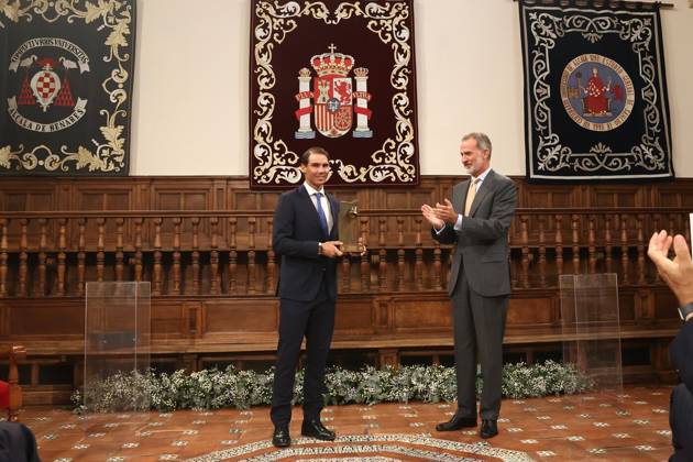 The King Presents The V Edition Of The camino Real Award To Rafael Nadal?????????????? MADRID, SPAIN - SEPTEMBER 20: (----EDITORIAL USE ONLY – MANDATORY CREDIT - ROYAL PALACE OF SPAIN HANDOUT - NO MARKETING NO ADVERTISING CAMPAIGNS - DISTRIBUTED AS A SERVICE TO CLIENTS----) King Felipe VI (R) presents the Camino Real Award to tennis player Rafael Nadal (L), during its fifth edition, at the auditorium of the University of Alcala, on 20 September, 2022 in Alcala de Henares, Madrid, Spain. The Camino Real award has been granted by the Franklin Institute of the University of Alcala, which recognizes the professional work of Spaniards who in an outstanding and exemplary way project and enhance the positive image of Spain in the United States. The projection of the image of Spain in North America by the tennis player, means his triumph in the US Open (2019), as well as in previous editions of 2010, 2013, 2017 and in other tournaments played in North America. In addition, it is worth mentioning his personal involvement in different social actions from the Rafael Nadal Foundation, which integrates vulnerable minors or young people with intellectual disabilities. Madrid Spain. Editorial use only. Please get in touch for any other usage. Copyright: x2025xAnadoluxRoyalxPalacexofxSpainx