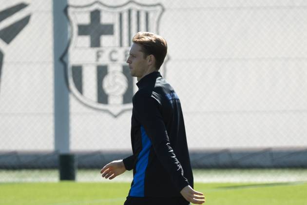 FC Barcelona, Barca Training Session Frankie de Jong, a player of FC Barcelona, trains with the team ahead of the Spanish League, La Liga EA Sports, football match against Real Oviedo at Ciudad Esportiva Joan Gamper in Sant Joan Despi, Barcelona, Spain, on September 24, 2025. Barcelona Spain  Copyright: xRubenxDexLaxRosax originalFilename:delarosa-training250924_np8i4