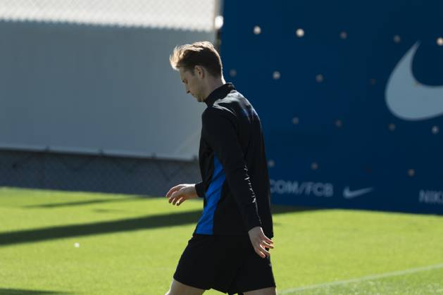 FC Barcelona, Barca Training Session Frankie de Jong, a player of FC Barcelona, trains with the team ahead of the Spanish League, La Liga EA Sports, football match against Real Oviedo at Ciudad Esportiva Joan Gamper in Sant Joan Despi, Barcelona, Spain, on September 24, 2025. Barcelona Spain  Copyright: xRubenxDexLaxRosax originalFilename:delarosa-training250924_npWKi