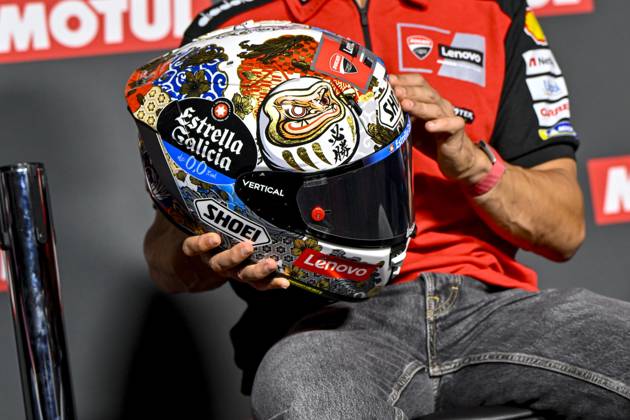 MOTO - MOTO GP - GRAND PRIX OF JAPAN 2025 MARQUEZ Marc (spa), Ducati Lenovo Team, Ducati Desmosedici GP25, portrait with his helmet during the 2025 MotoGP Motul Grand Prix of Japan on the Twin Ring Motegi Circuit from September 26 to 28, At Motegi, Japan - MotegiJapan Copyright: xGIGIxSOLDANOx