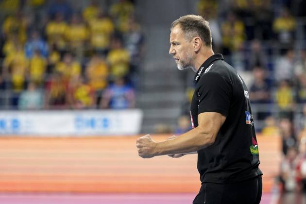 Maik Machulla (Trainer, Cheftrainer, RNL), Einzelbild, Einzelfoto, Aktion, Action, Jubel, jubeln, jubelt, celebration, Freude, freuen, freut sich, zuversichtlich, optimistisch, positiv, Spielszene, 27.09.2025, Mannheim (Deutschland), Handball, Bundesliga, Rhein-Neckar Löwen - SC DHfK Leipzig