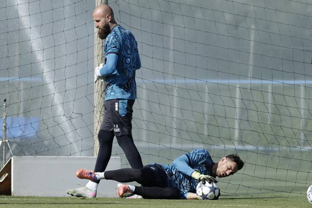 Training session SSC Napoli Napoli s Italian goalkeeper Alex Meret during the final training session before the UEFA Champions League match against Sporting Clube de Portugal at the SSC Napoli Training Centre on 30 September 2025 in Castel Volturno, Italy. _BPH8361 Copyright: xAntonioxBalascox