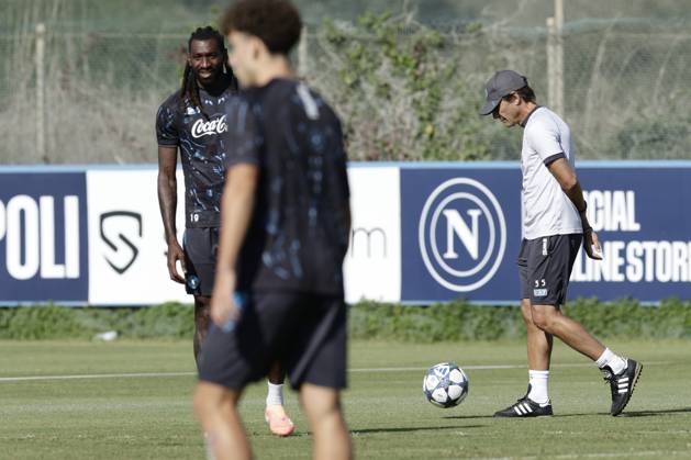Training session SSC Napoli Napoli™s Italian coach Antonio Conte during the final training session before the UEFA Champions League match against Sporting Clube de Portugal at the SSC Napoli Training Centre on 30 September 2025 in Castel Volturno, Italy. _BPH8479 Copyright: xAntonioxBalascox