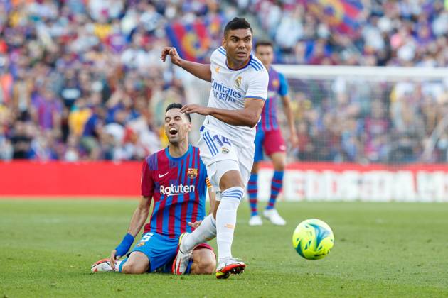 FC Barcelona, Barca v Real Madrid CF - La Liga Santander BARCELONA, SPAIN - OCTOBER 24: Sergio Busquets of FC Barcelona (L) vies with Casemiro of Real Madrid (R) during the La Liga match between FC Barcelona and Real Madrid at Camp Nou in Barcelona on October 24, 2021 Catalonia Spain. Editorial use only. Please get in touch for any other usage. Copyright: x2025xAnadoluxAdriaxPuigx