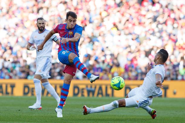 FC Barcelona, Barca v Real Madrid CF - La Liga Santander BARCELONA, SPAIN - OCTOBER 24: Eric Garcia of FC Barcelona (L) vies with Casemiro of Real Madrid (R) during the La Liga match between FC Barcelona and Real Madrid at Camp Nou in Barcelona on October 24, 2021 Catalonia Spain. Editorial use only. Please get in touch for any other usage. Copyright: x2025xAnadoluxAdriaxPuigx
