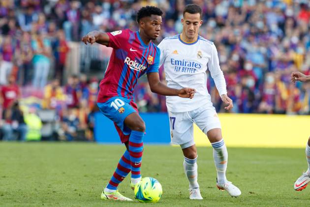 FC Barcelona, Barca v Real Madrid CF - La Liga Santander BARCELONA, SPAIN - OCTOBER 24: Ansu Fati of FC Barcelona (L) during the La Liga match between FC Barcelona and Real Madrid at Camp Nou in Barcelona on October 24, 2021 Catalonia Spain. Editorial use only. Please get in touch for any other usage. Copyright: x2025xAnadoluxAdriaxPuigx