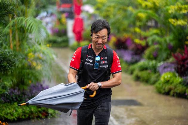 Formula 1 Singapore Airlines Singapore Grand Prix - Arrivals Ayao Komatsu (JAP) – Team Principal, Haas F1 Team entering the paddock under the rain on Thursday (Media Day) during Formula 1 Singapore Airlines Singapore Grand Prix 2025 at the Marina Bay Street Circuit Singapore on October 2, 2025. Photo by Antoine Lapeyre ABACAPRESS.COM Singapore Singapore  Copyright: xLapeyrexAntoine ABACAx