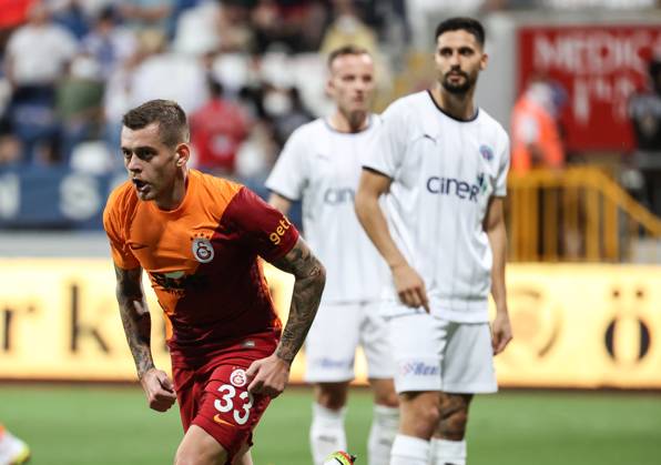 Kasimpasa v Galatasaray - Turkish Super Lig ISTANBUL, TURKEY - AUGUST 29: Alexandru Cicaldau (33) of Galatasaray celebrates a goal during Turkish Super Lig week 3 match between Kasimpasa and Galatasaray at Recep Tayyip Erdogan Stadium on August 29, 2021 in Istanbul, Turkey. Istanbul Turkey. Editorial use only. Please get in touch for any other usage. Copyright: x2025xAnadoluxElifxÖztürkxÖzgöncüx