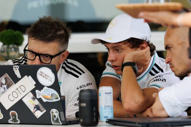 October 2, 2025, Singapore, Singapore: Andrea Kimi Antonelli of Italy and the Mercedes-AMG PETRONAS Formula One Team (C) seen with team engineer Peter Bonnington (L) in the paddock ahead of the F1 Grand Prix of Singapore at the Marina Bay Street Circuit. Singapore Singapore - ZUMAs197 20251002_aaa_s197_177 Copyright: xGeorgexHitchensx