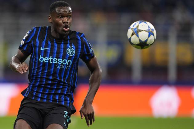 Inter Milan s Ange-Yoan Bonny during the Uefa Champions League soccer match, between Inter and Salvia Prague at the San Siro Stadium in Milan, Italy - League phase Matchday 2 - September 30, 2025. - Soccer  Copyright: xFabioxFerrari LaPressex