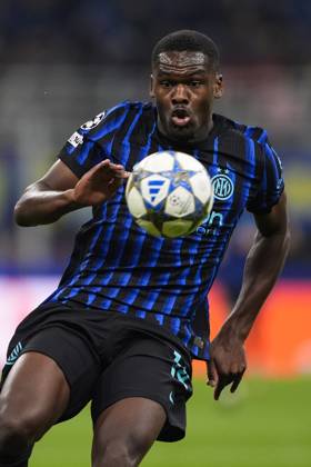 Inter Milan s Ange-Yoan Bonny during the Uefa Champions League soccer match, between Inter and Salvia Prague at the San Siro Stadium in Milan, Italy - League phase Matchday 2 - September 30, 2025. - Soccer  Copyright: xFabioxFerrari LaPressex