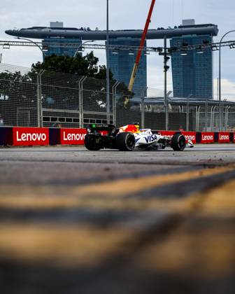 F1 - SINGAPORE GRAND PRIX 2025 30 LAWSON Liam (nzl), Visa Cash App RB F1 Team VCARB02, action during the 2025 Formula 1 Singapore Grand Prix, 18th round of the 2025 FIA Formula One World Championship, WM, Weltmeisterschaft from October 3 to 5, 2025 on the Marina Bay Street Circuit, in Singapore - SingaporeSingapore Copyright: xFLORENTxGOODENx