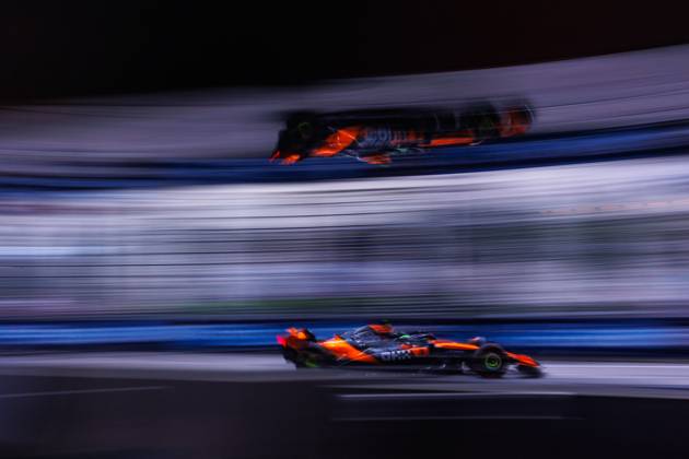 October 3, 2025, Singapore, Singapore: Oscar Piastri of Australia drives the (81) McLaren Formula 1 Team MCL39 during practice session one ahead of the F1 Grand Prix of Singapore at the Marina Bay Street Circuit. Singapore Singapore - ZUMAs197 20251003_aaa_s197_127 Copyright: xGeorgexHitchensx