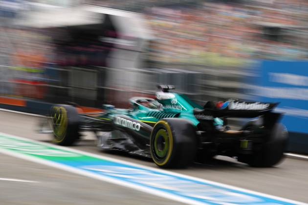 FORMULE 1 : Grand prix de Singapour - 03 10 2025 18 Lance Stroll (CAN) Aston Martin Aramco F1 Team (GBR) Aston Martin AMR25 Mercedes during the 2025 Formula One Singapore Grand Prix, 18th round of the 2025 Formula 1 World Championship, WM, Weltmeisterschaft taking place from October 03 to 05, 2025 on the Marina Bay Street circuit in Singapore (SGP) SINGAPORESingapore  Copyright: xMPSxAGENCYx