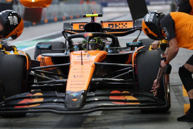 FORMULE 1 : Grand prix de Singapour - 03 10 2025 4 Lando Norris (GBR) McLaren F1 Team (GBR) MCL39 Mercedes during the 2025 Formula One Singapore Grand Prix, 18th round of the 2025 Formula 1 World Championship, WM, Weltmeisterschaft taking place from October 03 to 05, 2025 on the Marina Bay Street circuit in Singapore (SGP) SINGAPORESingapore  Copyright: xMPSxAGENCYx