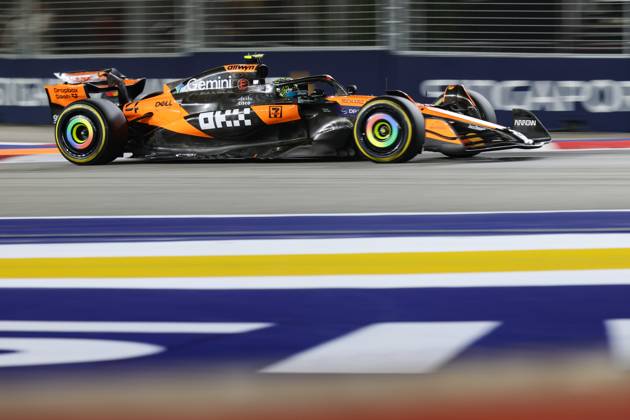 FORMULE 1 : Grand prix de Singapour - 03 10 2025 4 Lando Norris (GBR) McLaren F1 Team (GBR) MCL39 Mercedes during the 2025 Formula One Singapore Grand Prix, 18th round of the 2025 Formula 1 World Championship, WM, Weltmeisterschaft taking place from October 03 to 05, 2025 on the Marina Bay Street circuit in Singapore (SGP) SINGAPORESingapore  Copyright: xMPSxAGENCYx