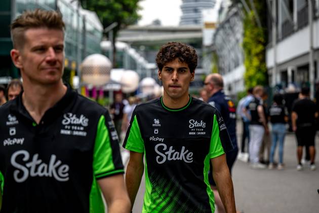 MARINA BAY, SINGAPORE: Gabriel Bortoleto, racing for the Stake F1 Team team during the 2025 Formula 1 Singapore Grand Prix at the Marina Bay Street Circuit in Marina Bay, Singapore