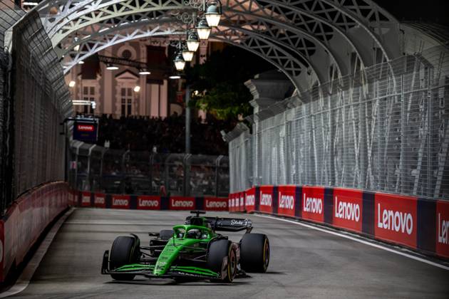 MARINA BAY, SINGAPORE: Nico Hulkenberg, racing for the Stake F1 Team team during the 2025 Formula 1 Singapore Grand Prix at the Marina Bay Street Circuit in Marina Bay, Singapore