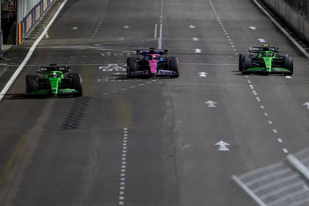 MARINA BAY, SINGAPORE: Nico Hulkenberg, racing for the Stake F1 Team team during the 2025 Formula 1 Singapore Grand Prix at the Marina Bay Street Circuit in Marina Bay, Singapore
