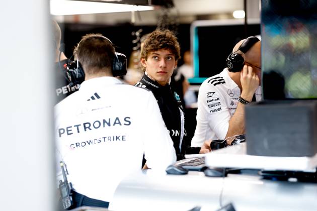 F1 - SINGAPORE GRAND PRIX 2025 KIMI ANTONELLI Andrea (ita), Mercedes AMG F1 Team W16, portrait during the 2025 Formula 1 Singapore Grand Prix, 18th round of the 2025 FIA Formula One World Championship, WM, Weltmeisterschaft from October 3 to 5, 2025 on the Marina Bay Street Circuit, in Singapore - SingaporeSingapore Copyright: xDPPIx
