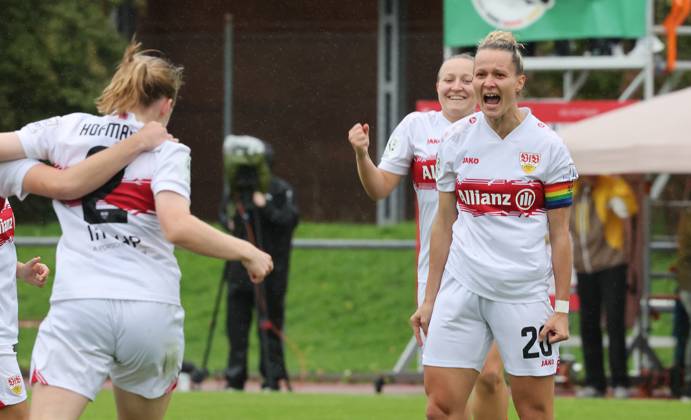 Stuttgart , Fußball 2. Bundesliga , VfB Stuttgart Frauen vs. FC Ingolstadt 04 , Jubel VfB , Jana Beuschlein