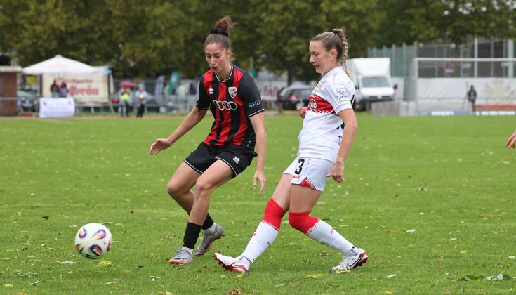Sport Bilder des Tages Stuttgart , Fußball 2. Bundesliga , VfB Stuttgart Frauen vs. FC Ingolstadt 04 , von links: Emma Kusch ( Ingol ) Leonie Kopp ( VfB )