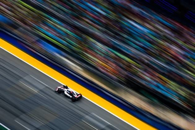F1 - SINGAPORE GRAND PRIX 2025 87 BEARMAN Ollie Oliver (gbr), Haas F1 Team VF-25 Ferrari, action during the 2025 Formula 1 Singapore Grand Prix, 18th round of the 2025 FIA Formula One World Championship, WM, Weltmeisterschaft from October 3 to 5, 2025 on the Marina Bay Street Circuit, in Singapore - SingaporeSingapore Copyright: xFLORENTxGOODENx