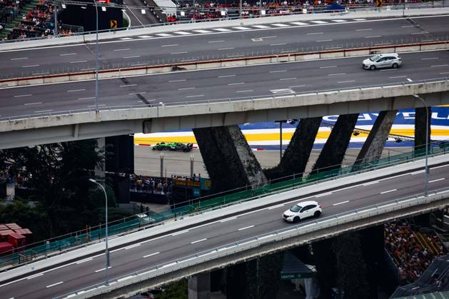 F1 - SINGAPORE GRAND PRIX 2025 05 BORTOLETO Gabriel (bra), Stake F1 Team Kick C45, action during the 2025 Formula 1 Singapore Grand Prix, 18th round of the 2025 FIA Formula One World Championship, WM, Weltmeisterschaft from October 3 to 5, 2025 on the Marina Bay Street Circuit, in Singapore - SingaporeSingapore Copyright: xFLORENTxGOODENx