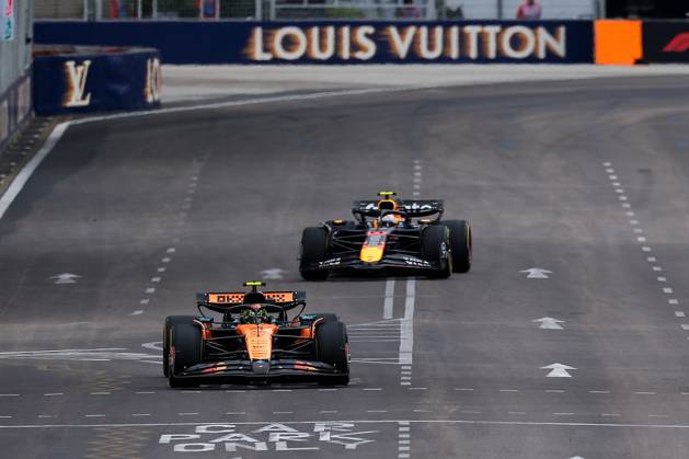 F1 - SINGAPORE GRAND PRIX 2025 04 NORRIS Lando (gbr), McLaren F1 Team MCL39, action during the 2025 Formula 1 Singapore Grand Prix, 18th round of the 2025 FIA Formula One World Championship, WM, Weltmeisterschaft from October 3 to 5, 2025 on the Marina Bay Street Circuit, in Singapore - SingaporeSingapore Copyright: xEricxAlonsox