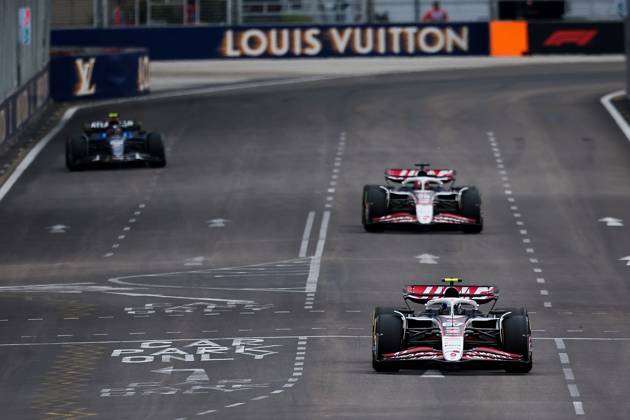 F1 - SINGAPORE GRAND PRIX 2025 87 BEARMAN Ollie Oliver (gbr), Haas F1 Team VF-25 Ferrari, action during the 2025 Formula 1 Singapore Grand Prix, 18th round of the 2025 FIA Formula One World Championship, WM, Weltmeisterschaft from October 3 to 5, 2025 on the Marina Bay Street Circuit, in Singapore - SingaporeSingapore Copyright: xEricxAlonsox