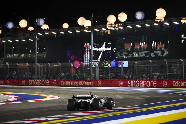 F1 - SINGAPORE GRAND PRIX 2025 87 BEARMAN Ollie Oliver (gbr), Haas F1 Team VF-25 Ferrari, action during the 2025 Formula 1 Singapore Grand Prix, 18th round of the 2025 FIA Formula One World Championship, WM, Weltmeisterschaft from October 3 to 5, 2025 on the Marina Bay Street Circuit, in Singapore - SingaporeSingapore Copyright: xEricxAlonsox
