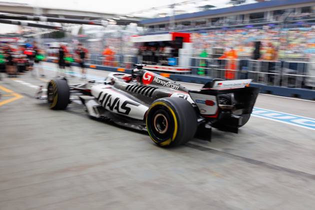 October 4, 2025, Singapore, Singapore: Esteban Ocon of France and the MoneyGram Haas F1 Team seen during the final practice at the F1 Grand Prix of Singapore at the Marina Bay Street Circuit. Singapore Singapore - ZUMAs197 20251004_aaa_s197_148 Copyright: xGeorgexHitchensx